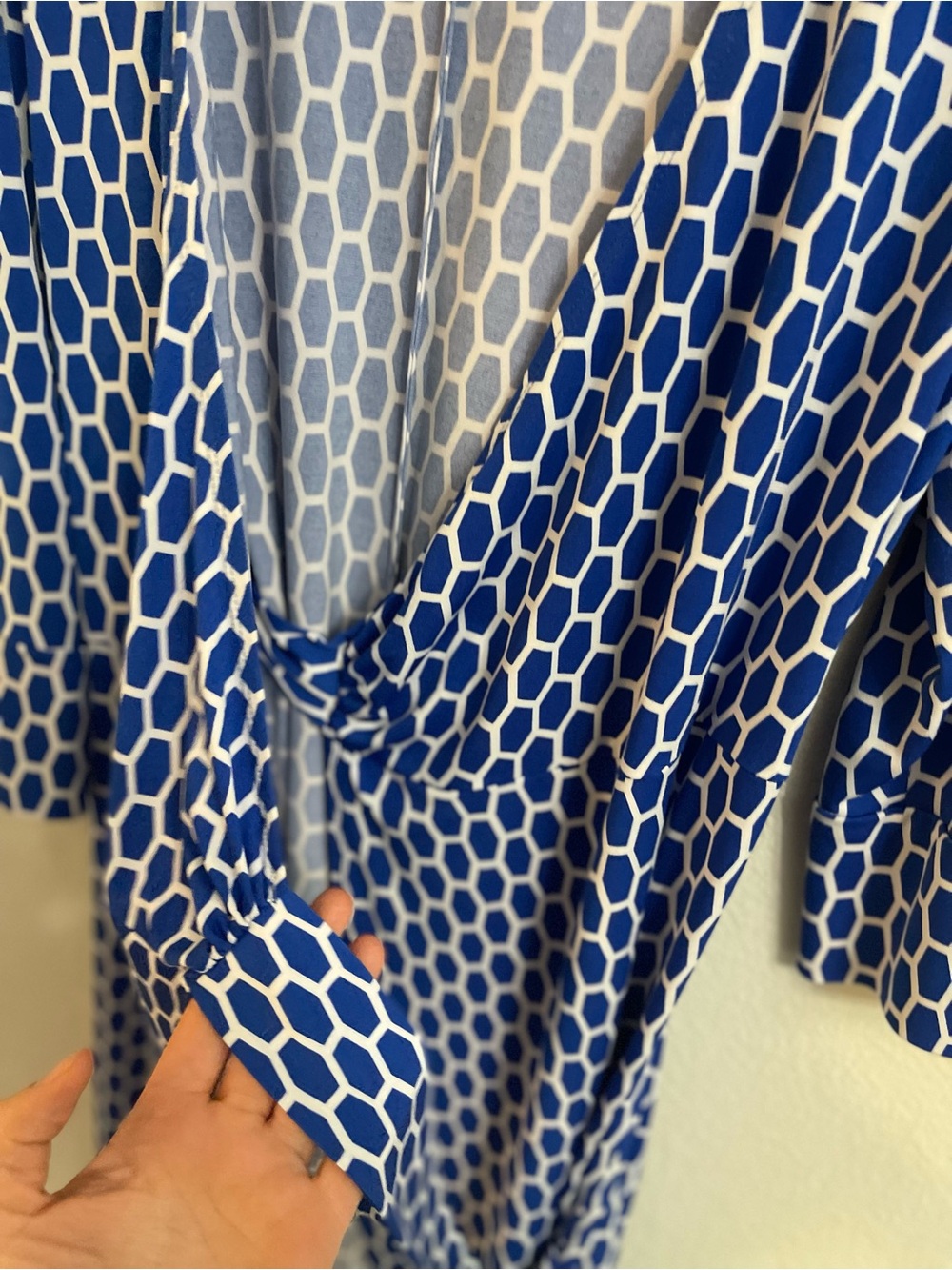 Laundry by Design Honeycomb Blue & White 3/4 Sleeve Wrap Midi Dress Size 10 - Picture 7 of 9